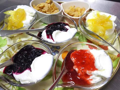 a tray with four bowls of ice cream and fruit at Kamo-gun - Hotel / Vacation STAY 41224 in Okawa