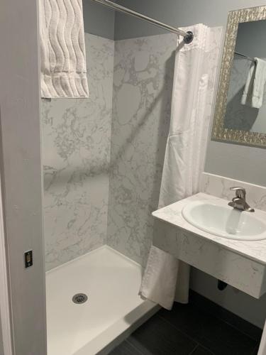 Ванная комната в Colusa Motel