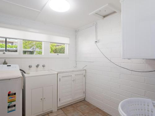 Fotografie z fotogalerie ubytování The Norburn, 3 Norburn Avenue - aircon, wifi, boat parking, close to water & clubs v destinaci Shoal Bay