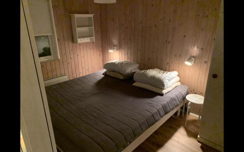 Postel nebo postele na pokoji v ubytování Dejlig sommerhus 150m fra privat strand