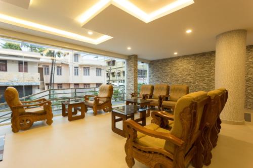 Ruang duduk di Hotel Garden Inn