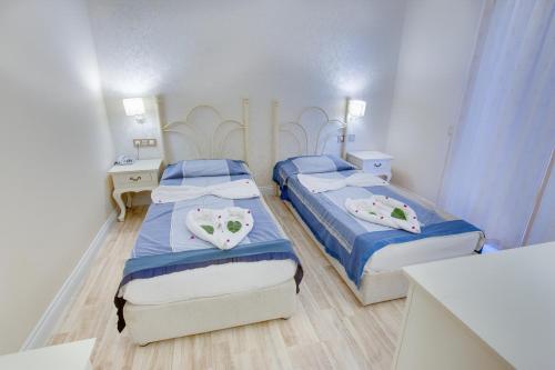 Ένα ή περισσότερα κρεβάτια σε δωμάτιο στο Pinehill Hotel & Suites