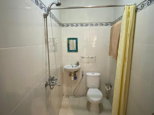 Suwardika Homestay & Dormitory tesisinde bir banyo