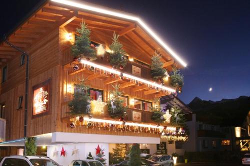El edificio en el que está el chalet de montaña