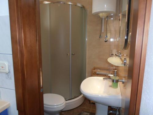 Kúpeľňa v ubytovaní Apartman Ines 1