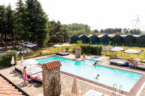 Bazén v ubytování Hotel Fiera Rho nebo v jeho okolí