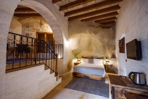 Postel nebo postele na pokoji v ubytování Design Cave Hotel