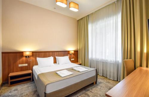 Кровать или кровати в номере Alpha Business-Hotel
