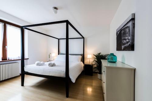 En eller flere senge i et værelse på Appartamenti Meridiana