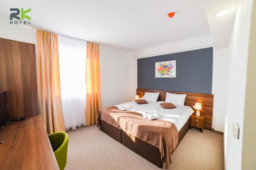 Кровать или кровати в номере Hotel RK