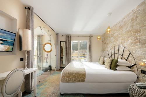 a bedroom with a large bed and a large window at Solemare in Bonifacio