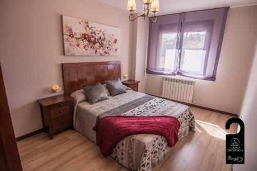 a bedroom with a bed and a window at Cuencaloft Noheda in Cuenca