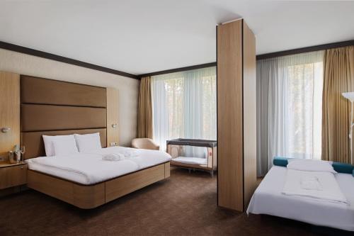 A bed or beds in a room at Portobello Wellness & Yacht Hotel Esztergom