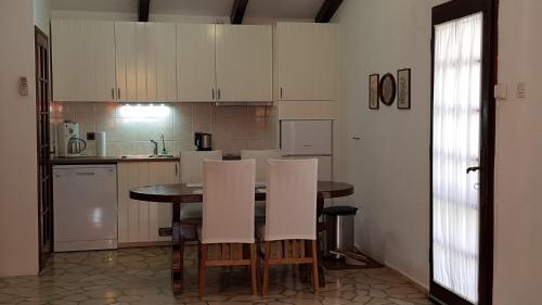 Afbeelding uit fotogalerij van Villa Apartments Oliva in Seget Vranjica
