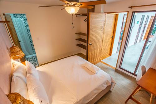 Ένα ή περισσότερα κρεβάτια σε δωμάτιο στο Muguet House Granada