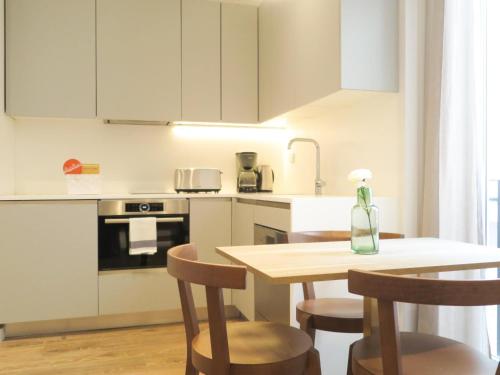 Chiado modern apt with ac elevator green terrace