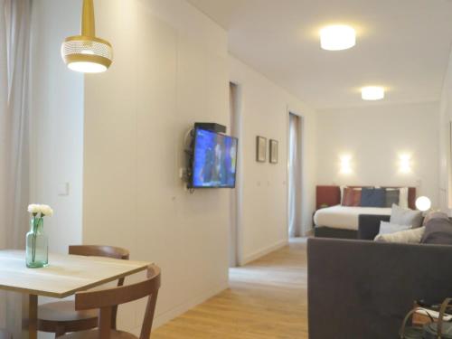 Chiado modern apt with ac elevator green terrace