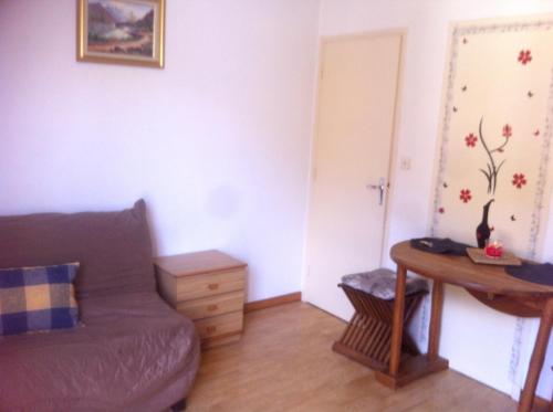 Ruang duduk di Studio confortable, Rennes les bains, 17 m² + Balcon