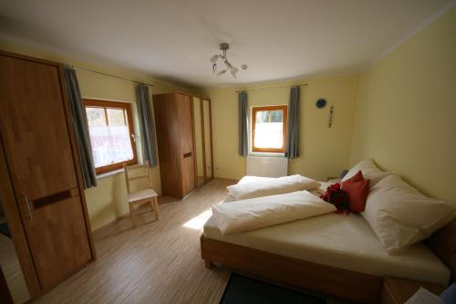 a bedroom with two beds and two windows at Ferienwohnung Fischinger in Sankt Veit an der Glan