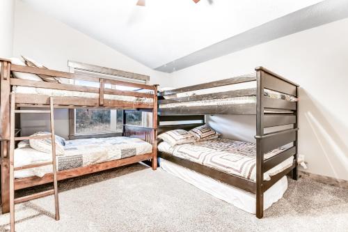 Двуетажно легло или двуетажни легла в стая в Chalet @ Bear Lake