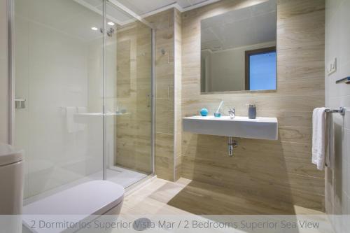a bathroom with a shower and a sink and a toilet at Apartamentos La Era Park in Benidorm