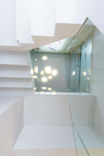 a mirror on the wall of a building at Hotel Boreal Viento Norte in Burgos