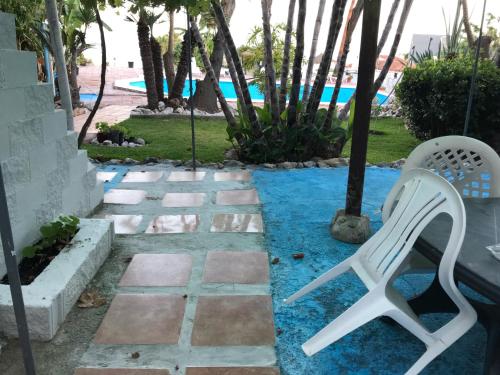 CASA-C- pequeño conjunto adosados