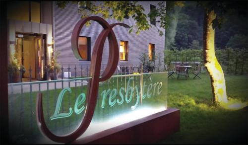 a sign that says ice residence in front of a house at Le Presbytère in Differdange