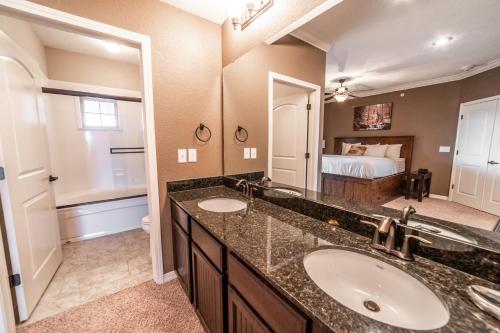 A bathroom at Majestic at Table Rock