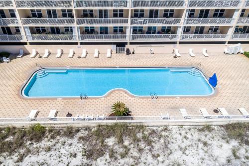 an overhead view of a swimming pool in front of a building at Islander in Fort Walton Beach