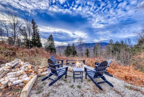 a group of three chairs sitting around a fire pit at Thunder Ridge Lodge in Newry