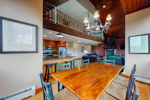 a kitchen and dining room with a wooden table and chairs at Thunder Ridge Lodge in Newry