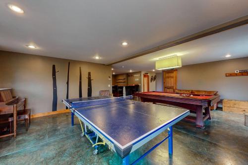 a room with a ping pong table and some skis at Thunder Ridge Lodge in Newry