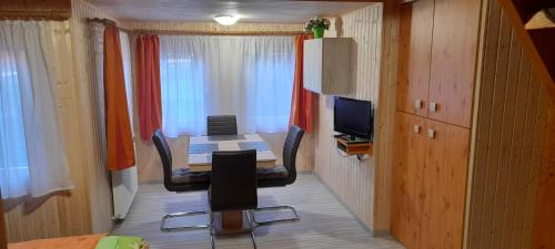 TV a/nebo společenská místnost v ubytování Kéri Apartman
