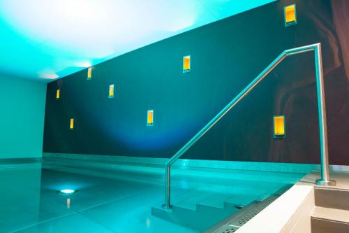 Bazén v ubytování Fletcher Wellness-Hotel Helmond nebo v jeho okolí