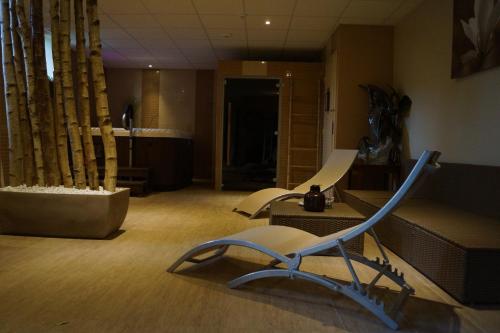 a waiting room with a chair and a sink at Hotel du Golf de Clécy in Clécy