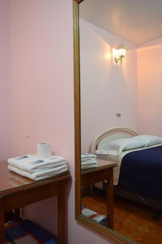 a mirror in a room with a bed and a bed sidx sidx sidx at Hotel Posada del Centro in Guatemala