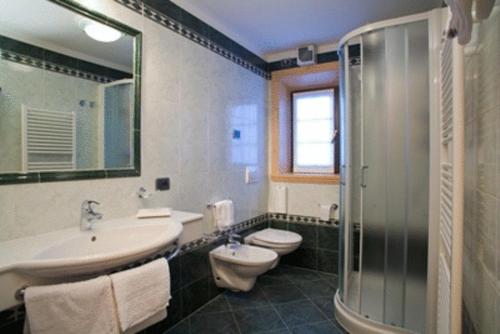 Ένα μπάνιο στο Hotel Capriolo