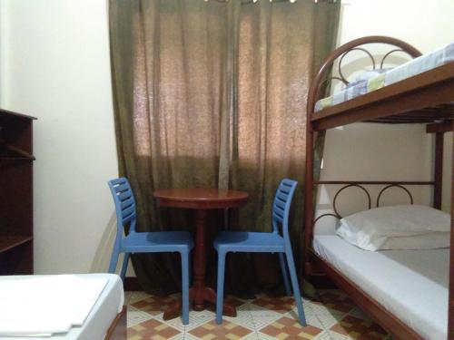 Łóżko lub łóżka piętrowe w pokoju w obiekcie Watermoon Beach Resort