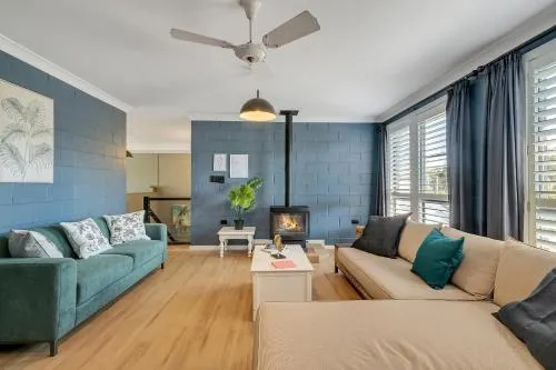 SECLUDED BEACH HIDEAWAY // RELAX & UNWIND picture