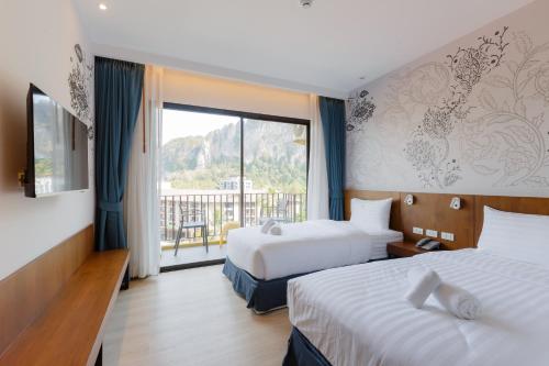 Postel nebo postele na pokoji v ubytování Vacay Aonang Hotel