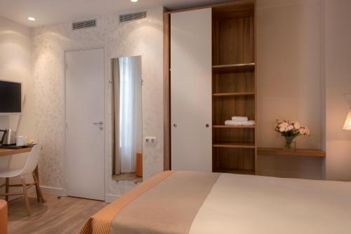 Katil atau katil-katil dalam bilik di Hotel Magenta 38 by Happyculture