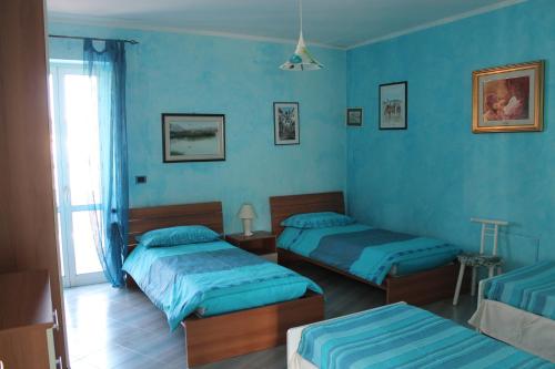 En eller flere senge i et værelse på Villa Marina