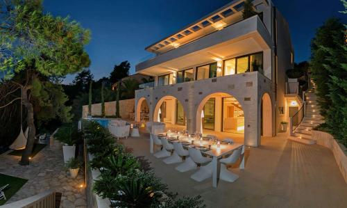 Luxury Beachfront Villa Silvery Moon with private pool, jacuzzi, sauna and gym on Brac island - Sumartin