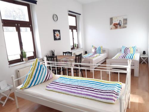 a room with a white bench with pillows on it at Citywohnung am Rannischen Platz I in Halle an der Saale