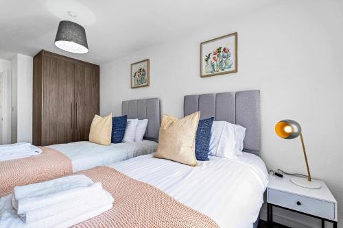 two beds sitting next to each other in a room at St Martins 2 Bedroom Apartments in Ruislip By 360 Stays in Ruislip