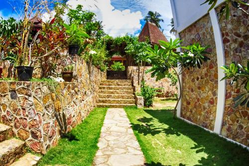 Taman di luar Ayu Hotel Karimunjawa