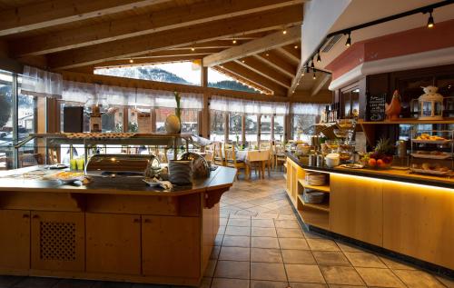 a restaurant with a kitchen and a dining room at Helmerhof in Schwangau