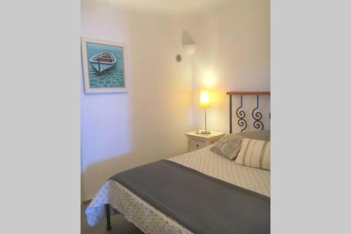 Ένα ή περισσότερα κρεβάτια σε δωμάτιο στο Stefani Cave House Santorini