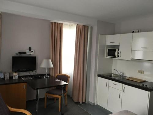 Küche/Küchenzeile in der Unterkunft Business apartment in 3 star hotel Daimler Nah